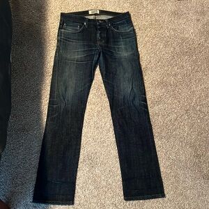 Men’s “weird guy” style naked and famous jeans. Size 33